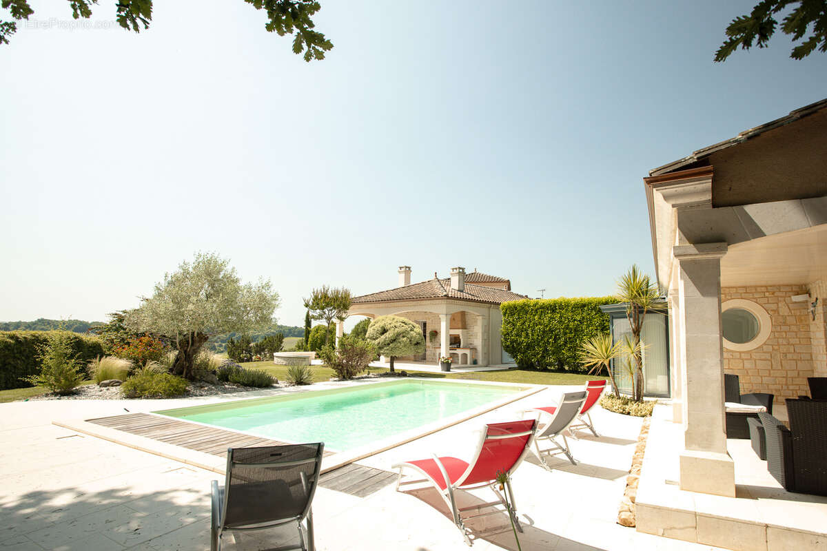 Maison à BARBEZIEUX-SAINT-HILAIRE