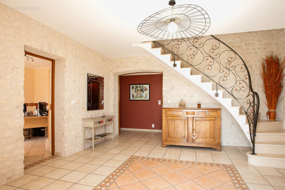 Maison à BARBEZIEUX-SAINT-HILAIRE