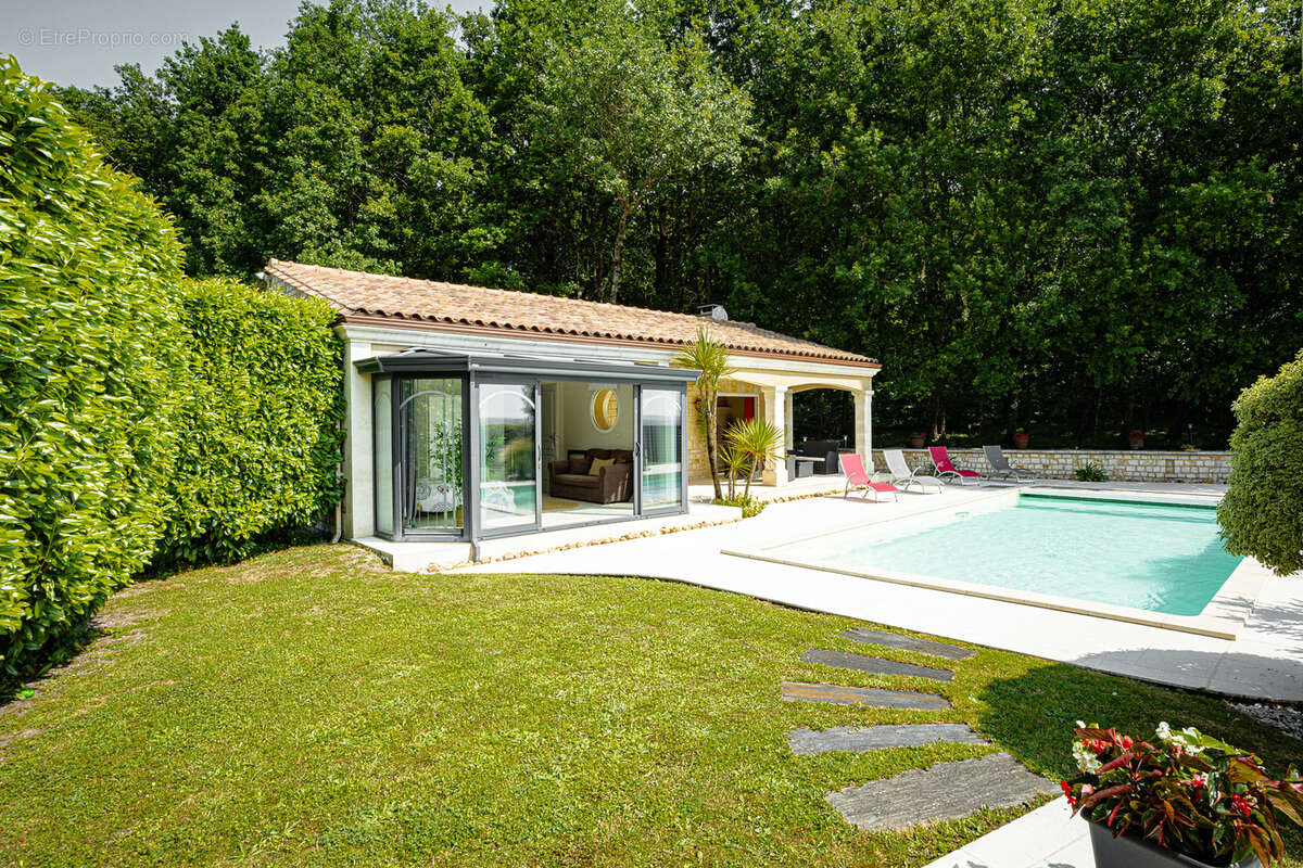 Maison à BARBEZIEUX-SAINT-HILAIRE