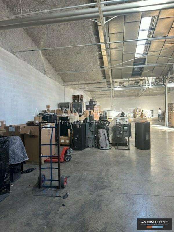 Commerce à SAINT-VINCENT-DE-MERCUZE