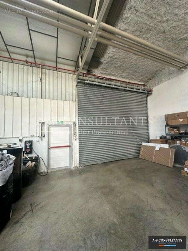 Commerce à SAINT-VINCENT-DE-MERCUZE