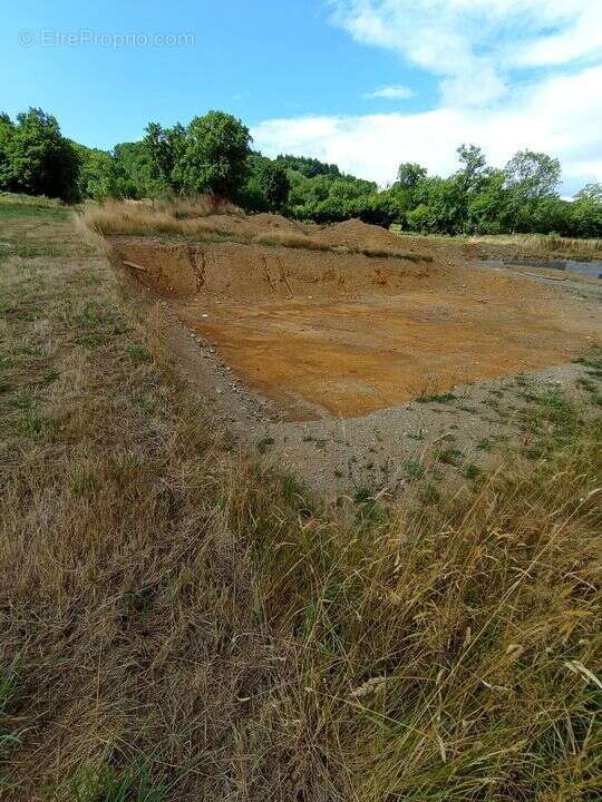 Terrain à FERRIERES-SUR-SICHON