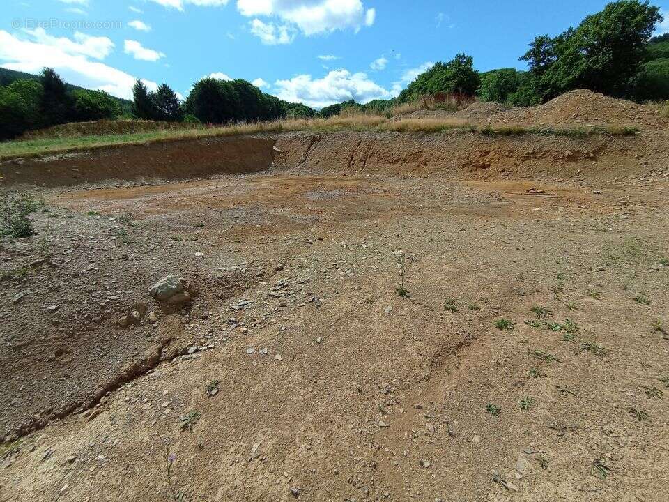 Terrain à FERRIERES-SUR-SICHON