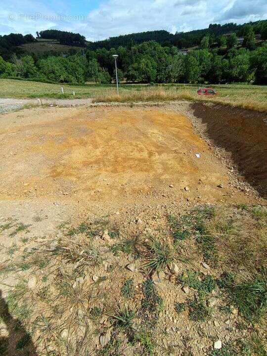 Terrain à FERRIERES-SUR-SICHON