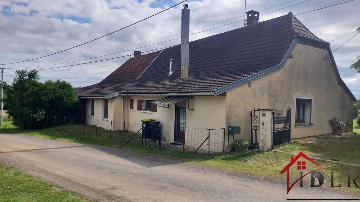 Maison à SAILLENARD
