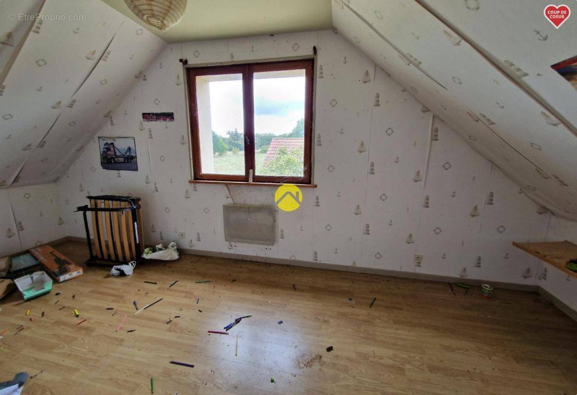 Maison à LA GUERCHE-SUR-L&#039;AUBOIS