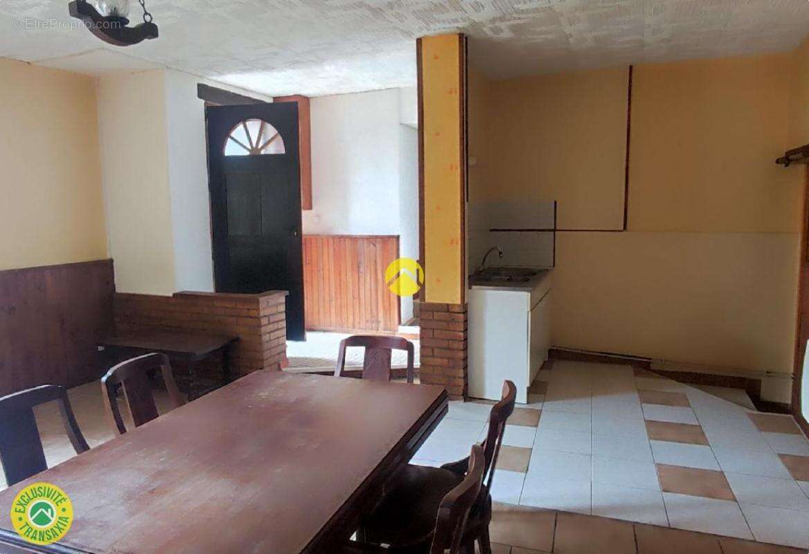 Maison à DUN-SUR-AURON