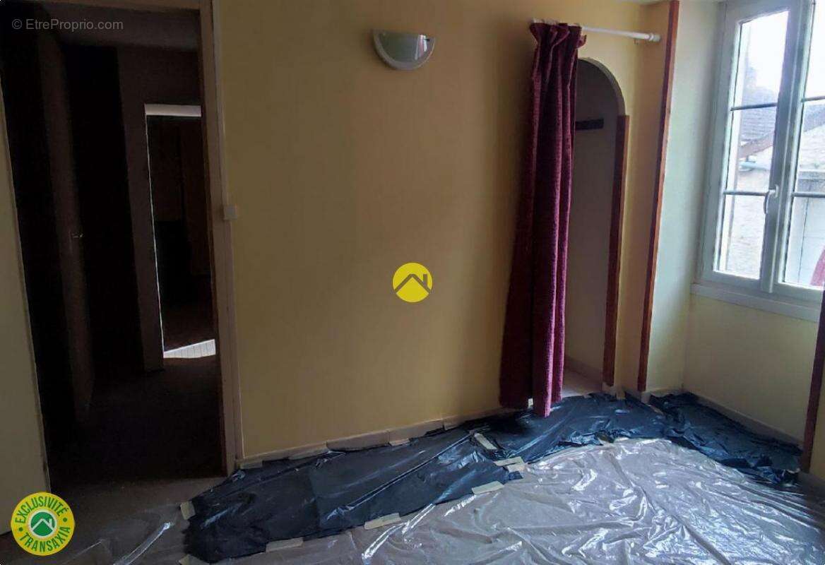 Maison à DUN-SUR-AURON