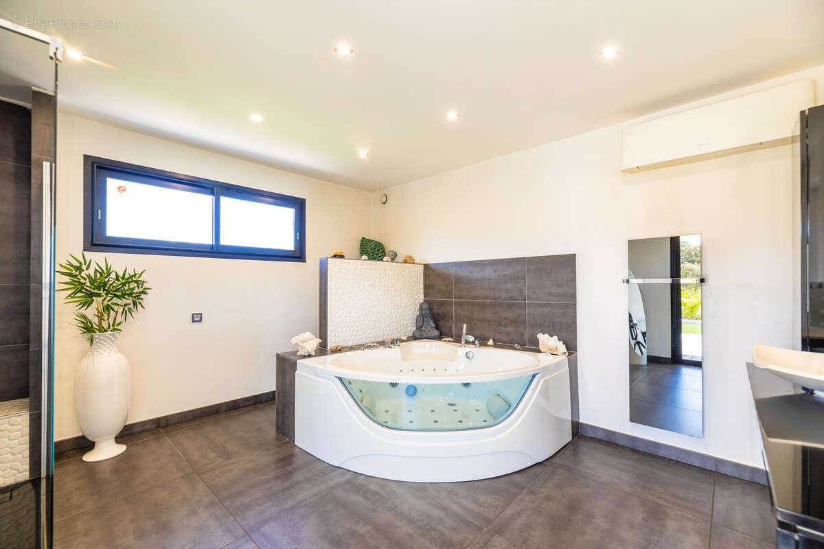 Maison à PORTO-VECCHIO