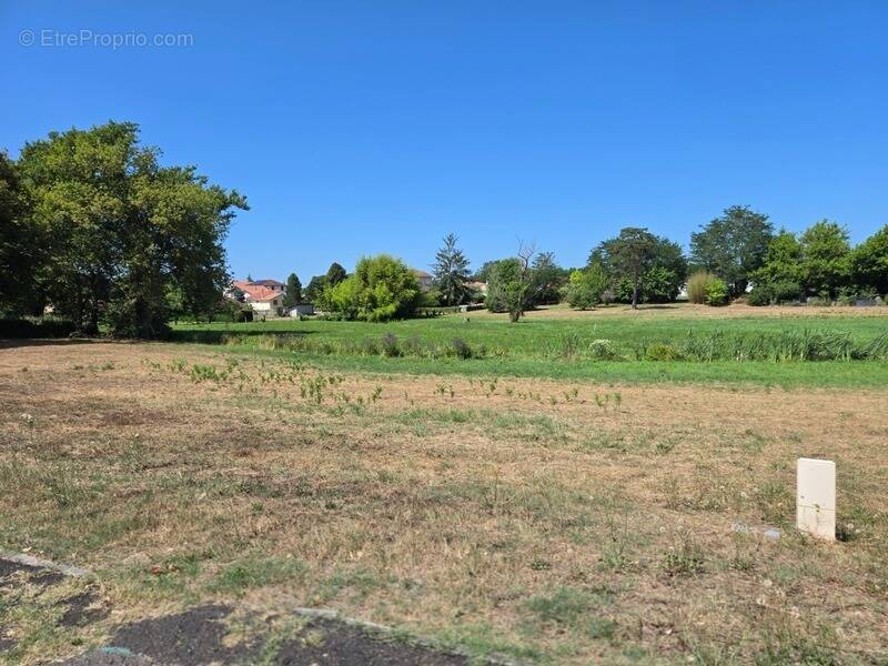 Terrain à YGOS-SAINT-SATURNIN