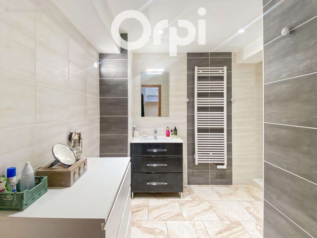 Appartement à LACHELLE