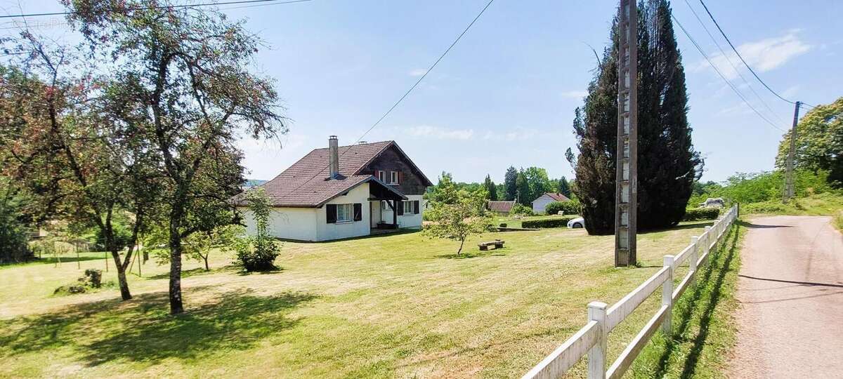 Maison à LONGEVELLE