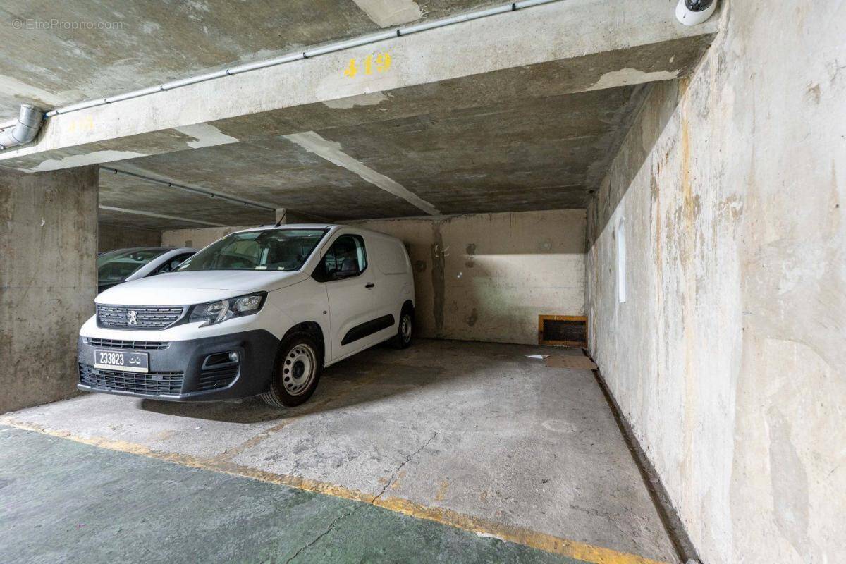 Parking à PARIS-19E