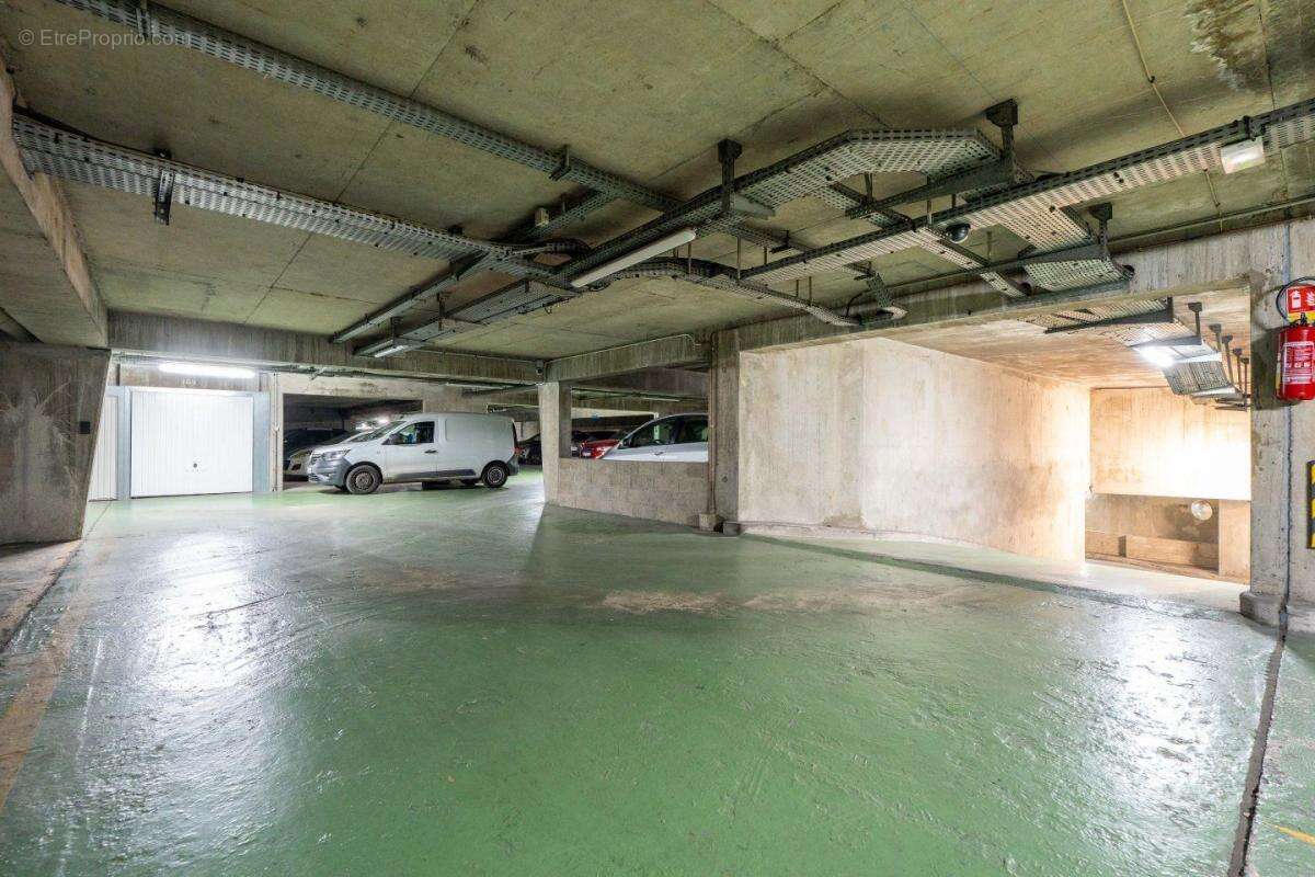 Parking à PARIS-19E