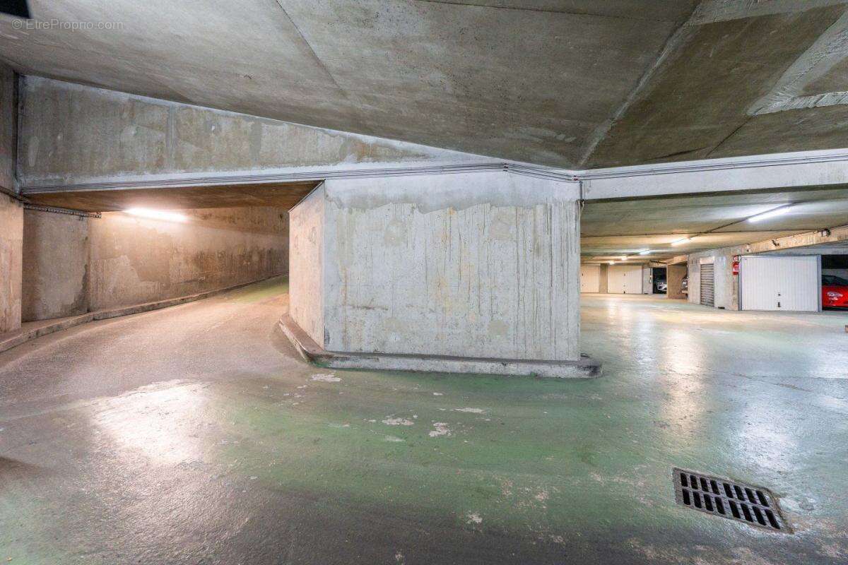 Parking à PARIS-19E