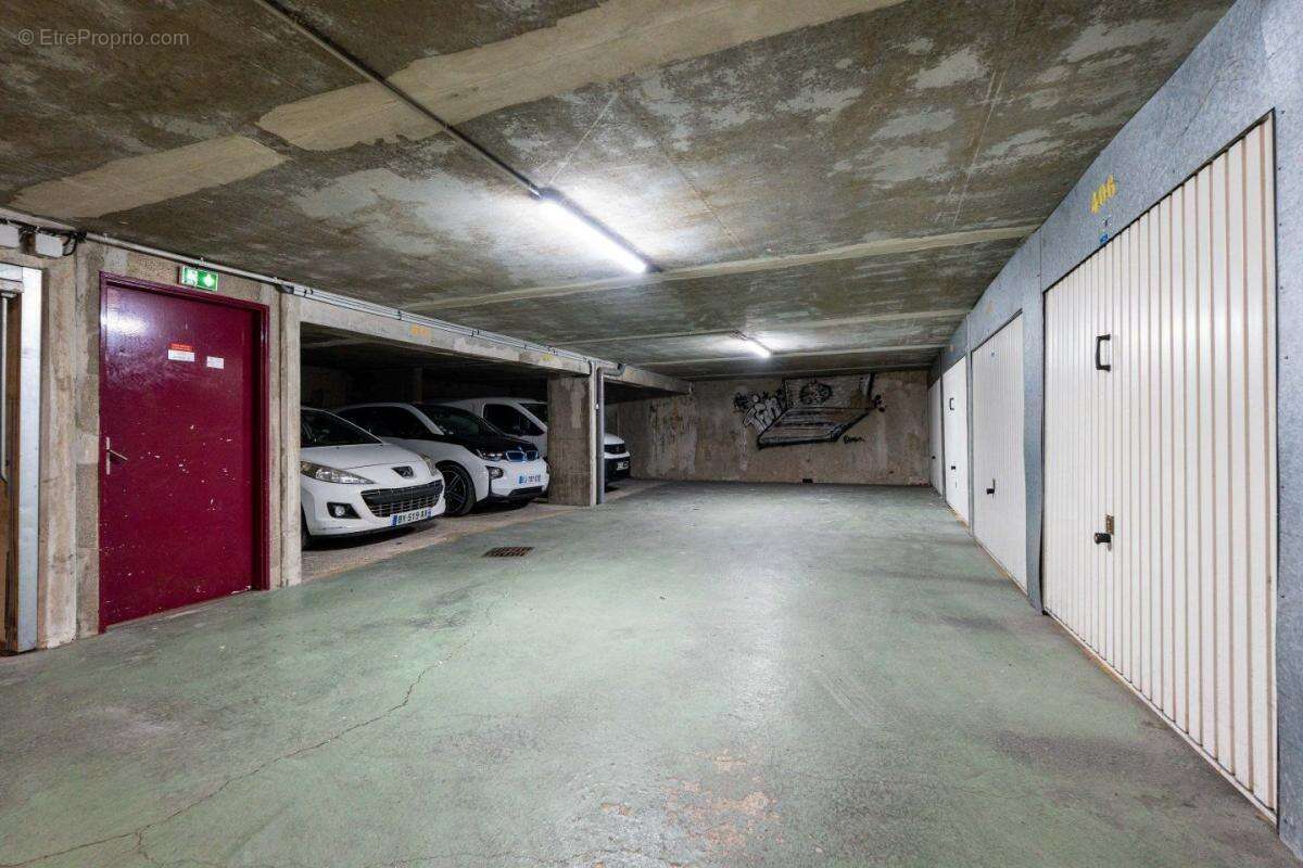 Parking à PARIS-19E