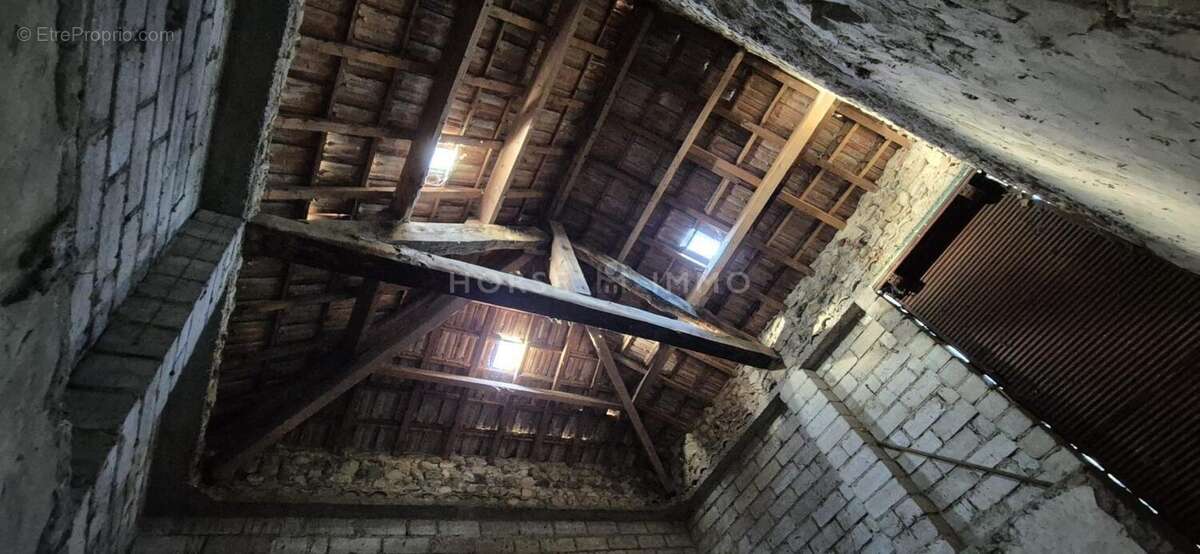 Maison à SAINT-JULIEN-DE-PEYROLAS