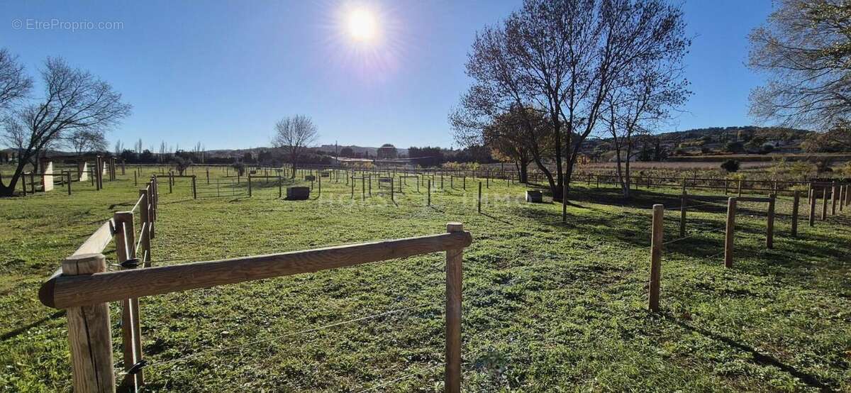 Maison à SAINT-JULIEN-DE-PEYROLAS