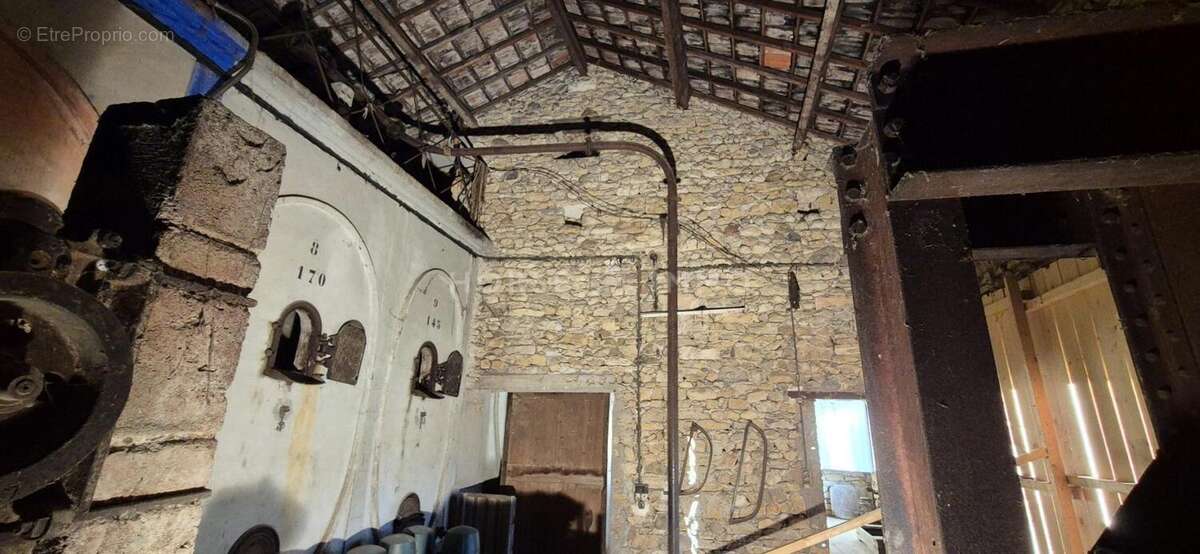 Maison à SAINT-JULIEN-DE-PEYROLAS