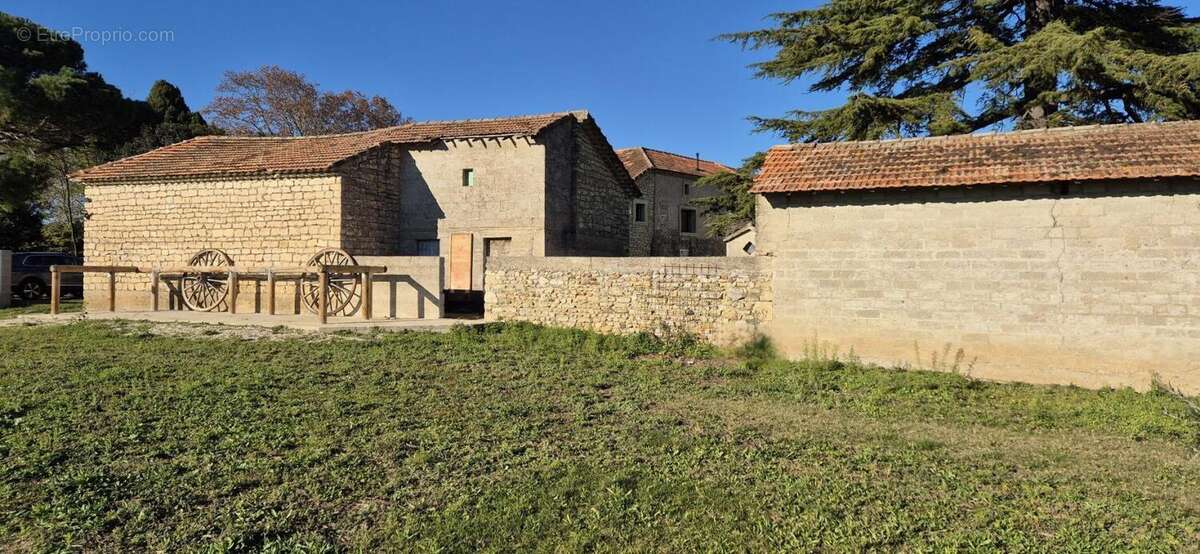 Maison à SAINT-JULIEN-DE-PEYROLAS