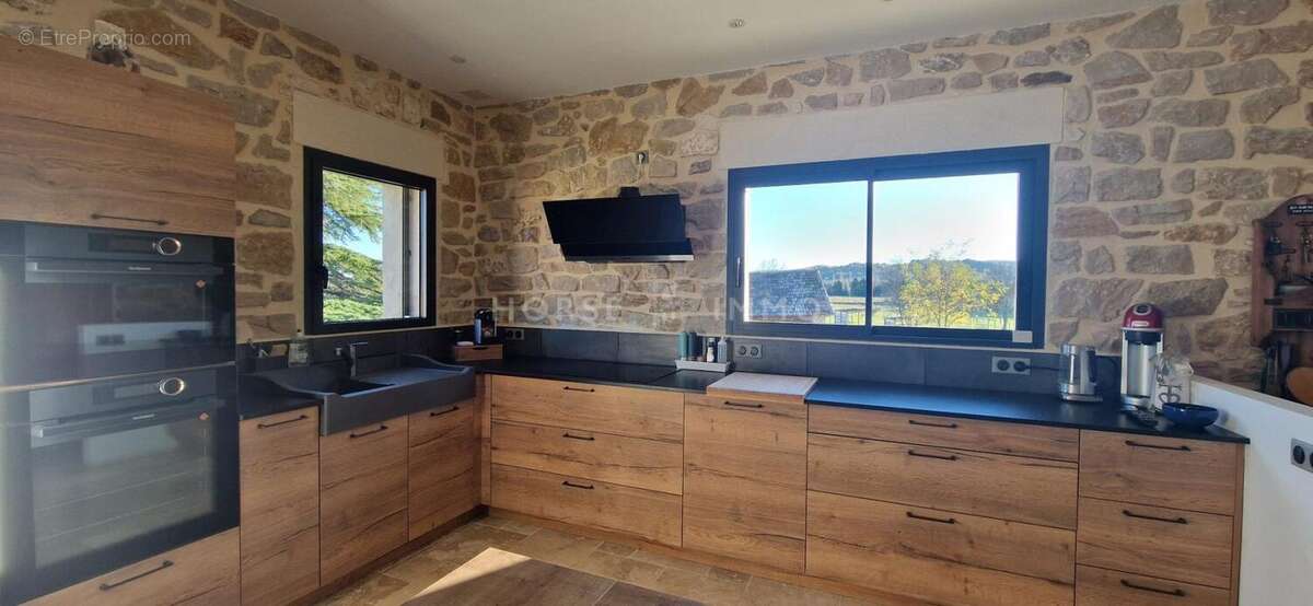 Maison à SAINT-JULIEN-DE-PEYROLAS