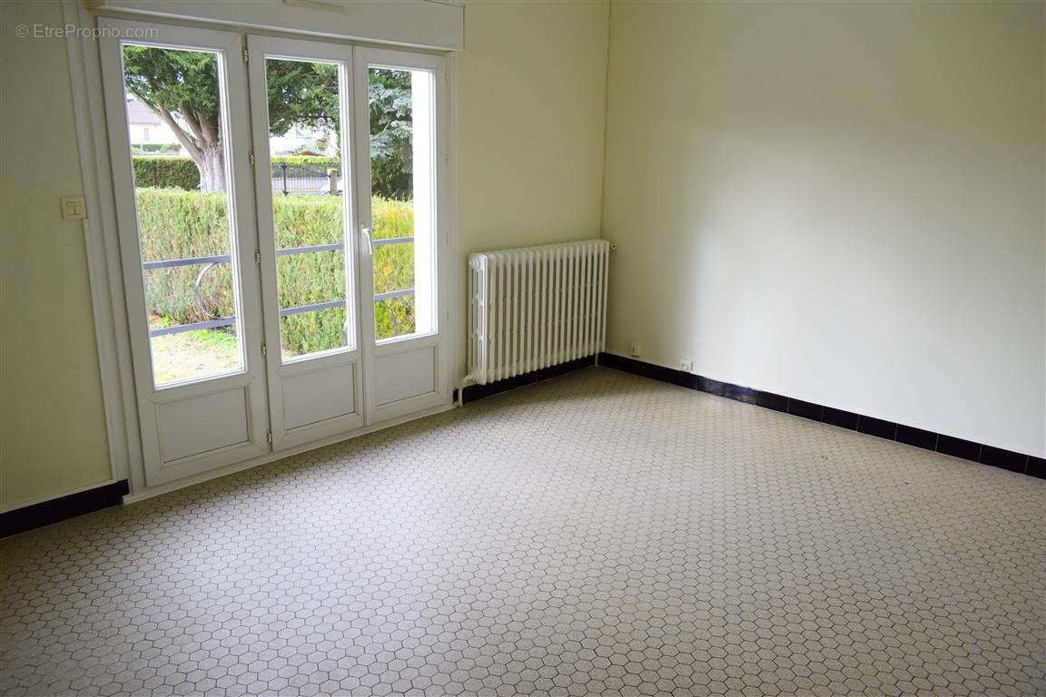 Maison à BEAUMONT-EN-VERON