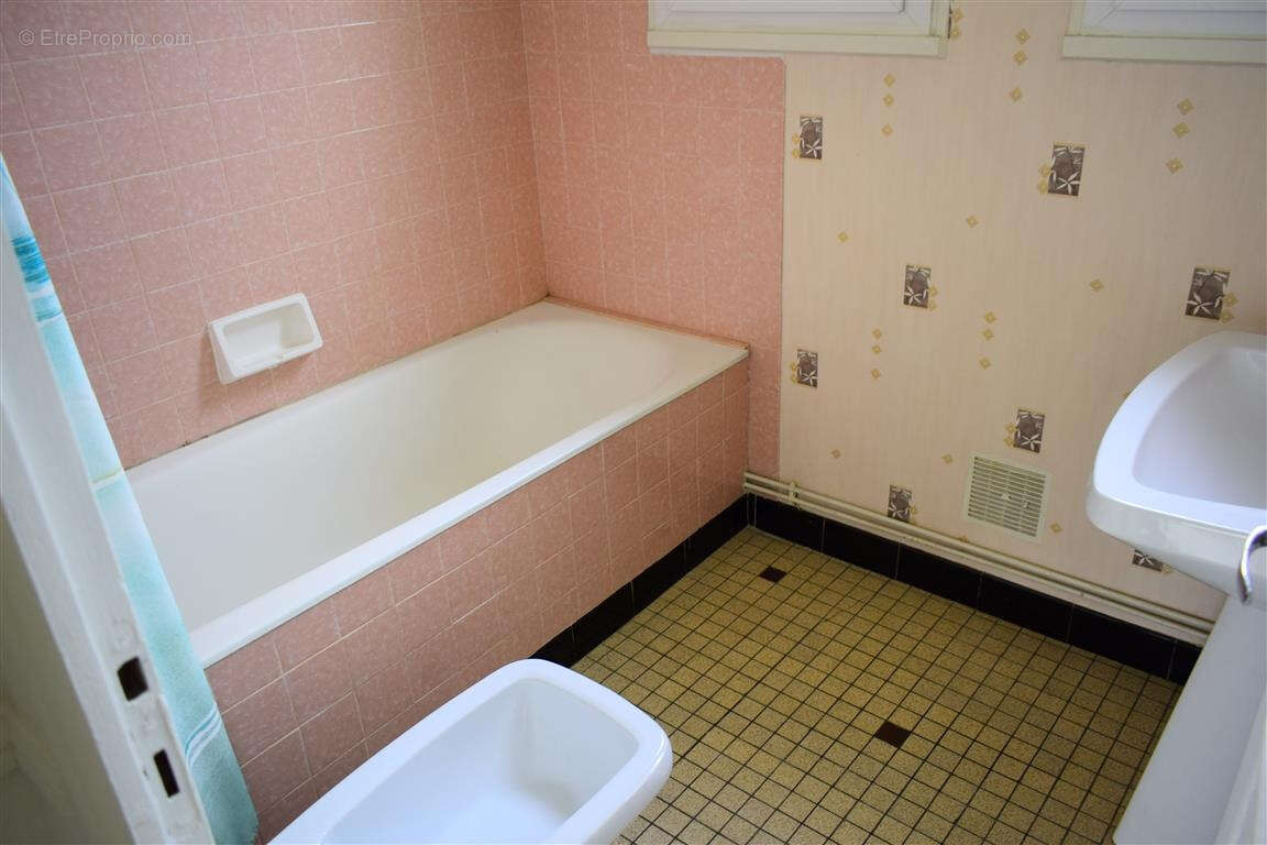 Maison à BEAUMONT-EN-VERON