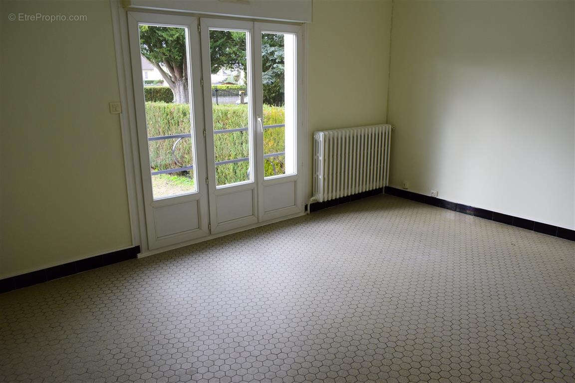 Maison à BEAUMONT-EN-VERON