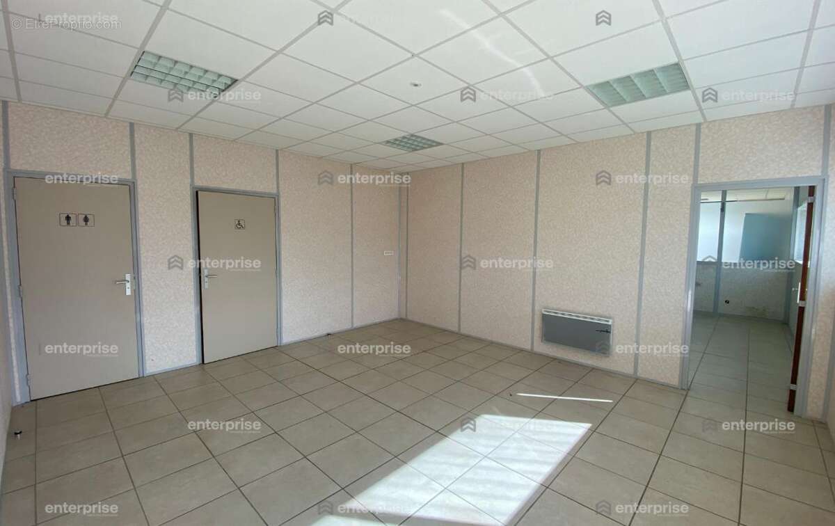 Commerce à TROISSEREUX