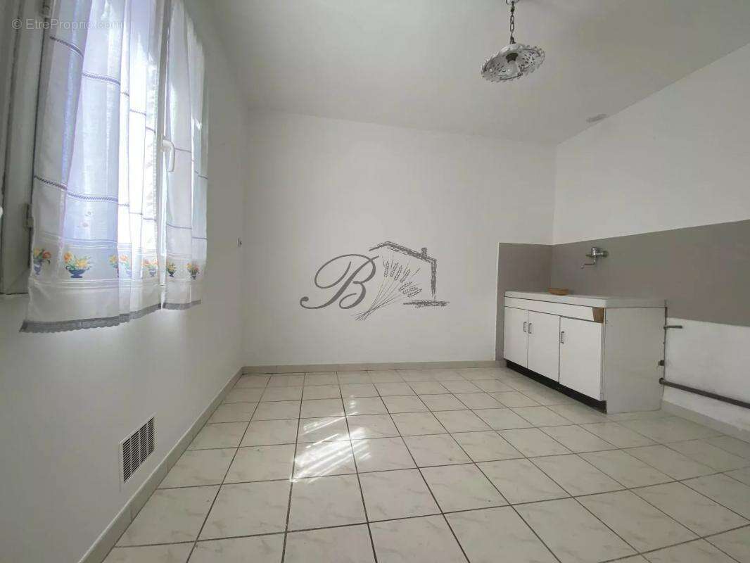 Maison à LA TOUR-D&#039;AIGUES