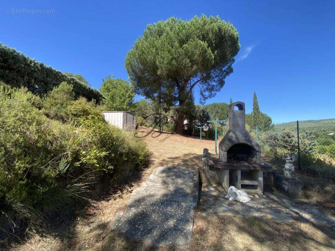 Maison à LA TOUR-D&#039;AIGUES