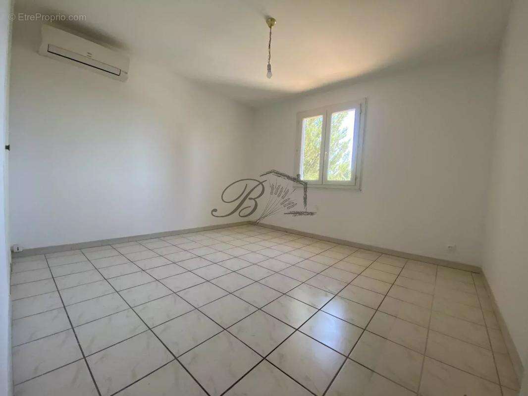 Maison à LA TOUR-D&#039;AIGUES