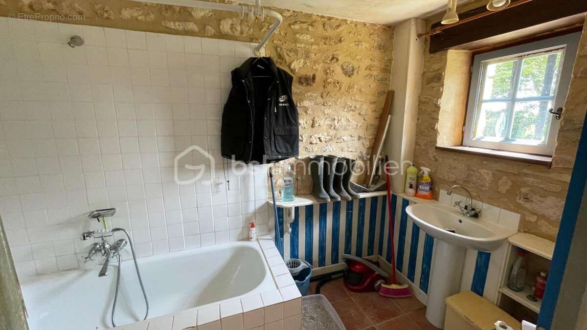 Maison à PRESSIGNAC-VICQ