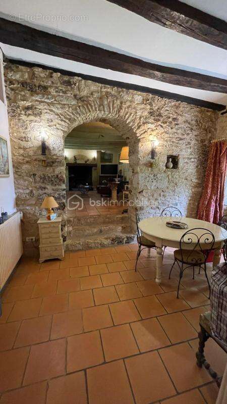 Maison à PRESSIGNAC-VICQ