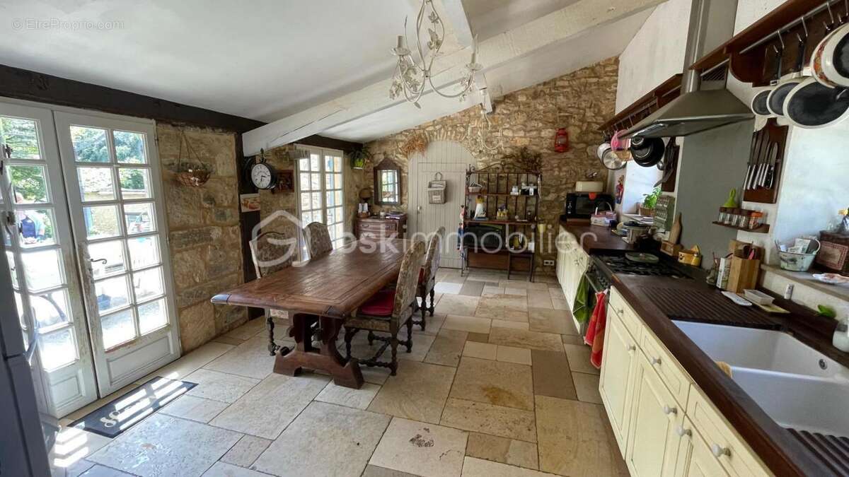 Maison à PRESSIGNAC-VICQ