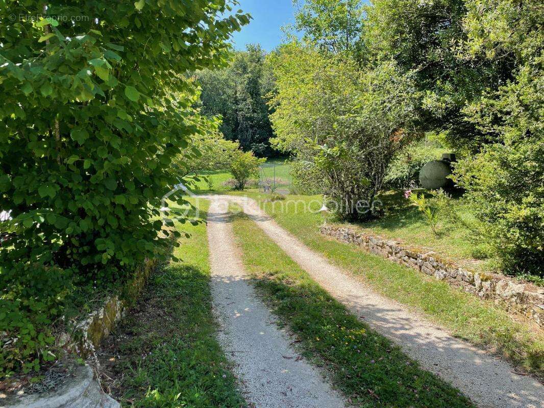 Maison à PRESSIGNAC-VICQ