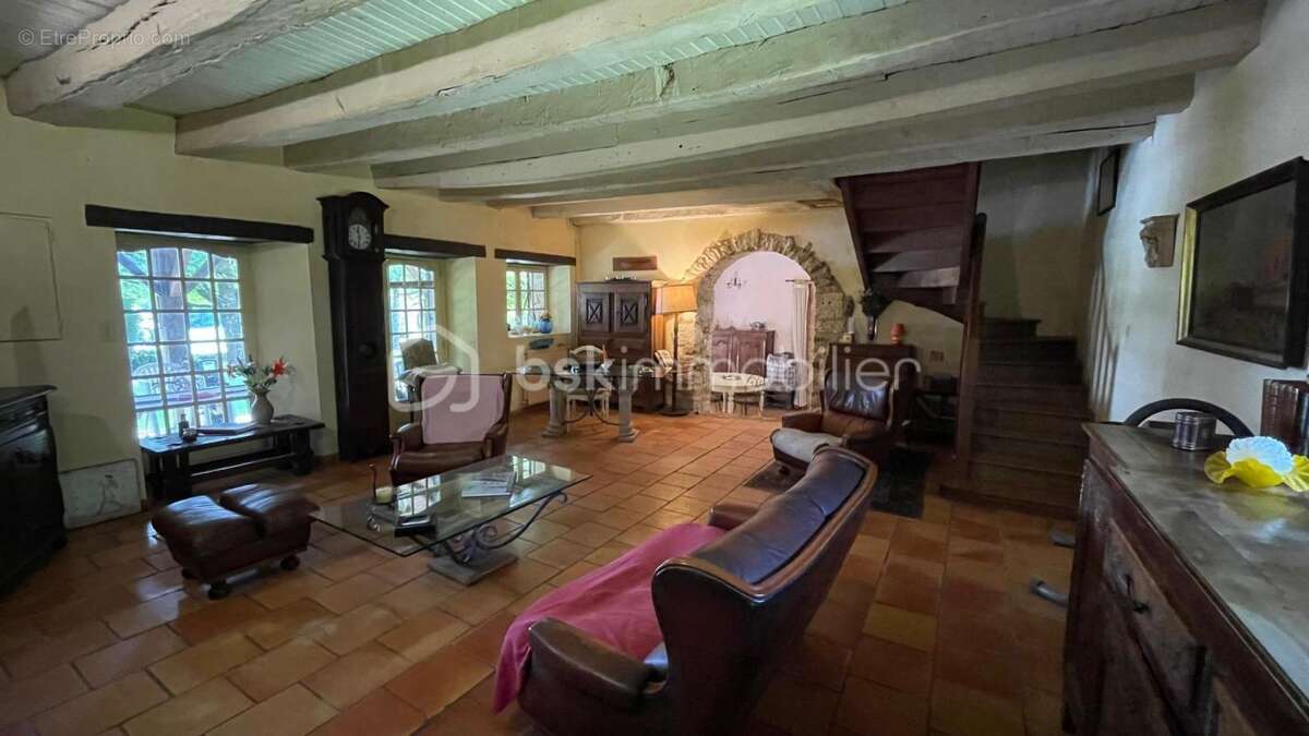 Maison à PRESSIGNAC-VICQ