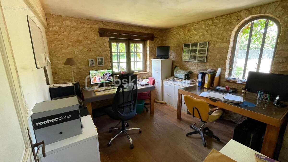 Maison à PRESSIGNAC-VICQ