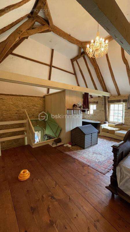 Maison à PRESSIGNAC-VICQ