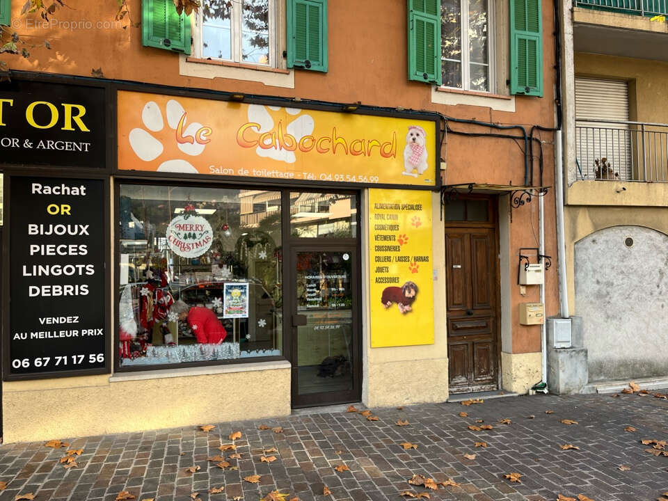 Commerce à LA TRINITE