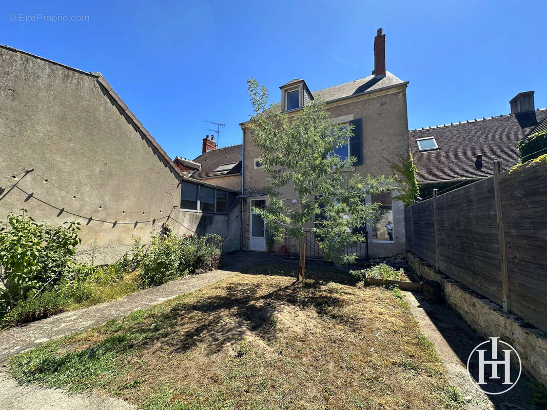 Maison à SAINT-AMAND-MONTROND