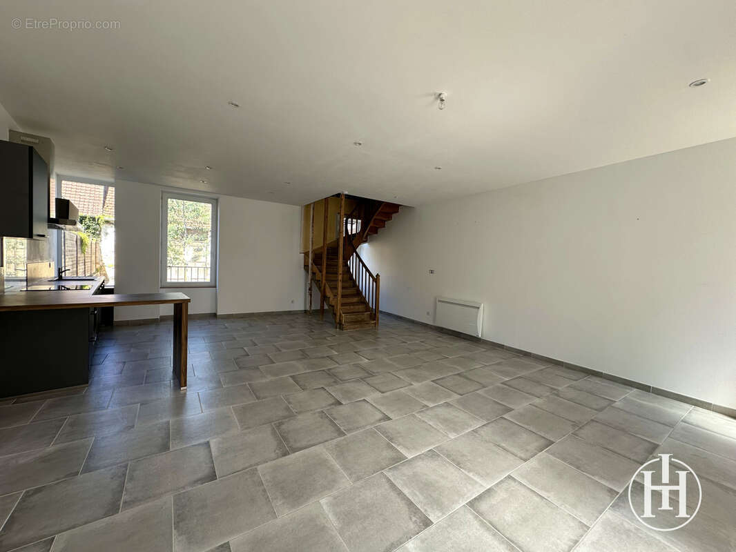 Maison à SAINT-AMAND-MONTROND