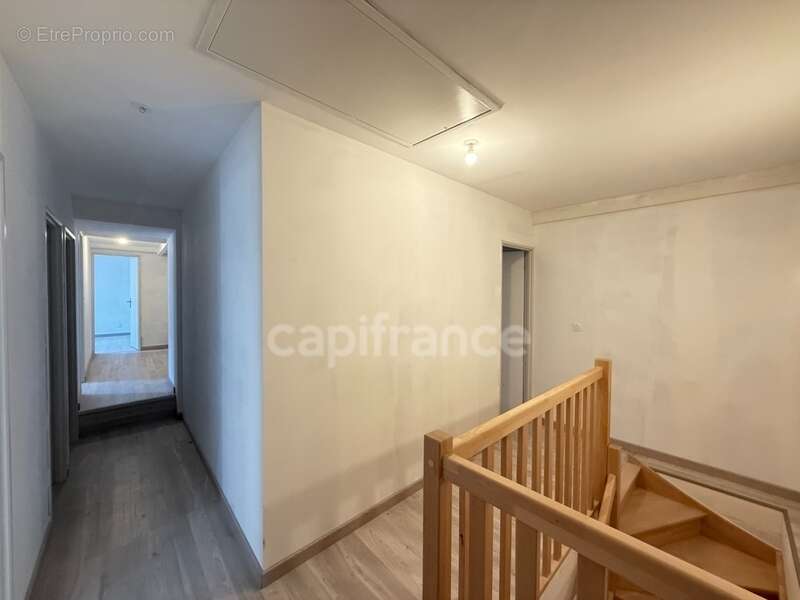 Maison à SAINT-MAURICE-DE-SATONNAY