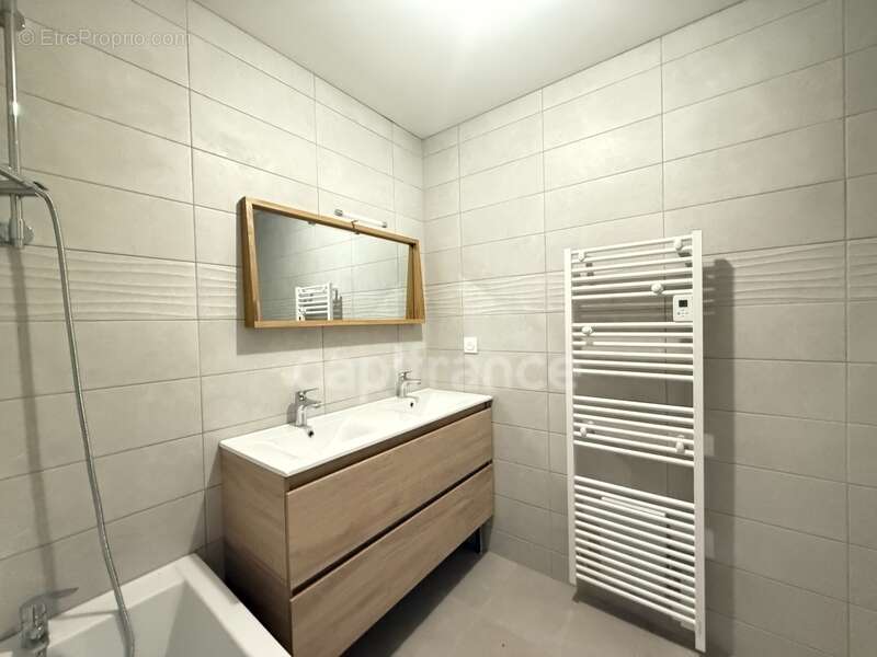 Maison à SAINT-MAURICE-DE-SATONNAY