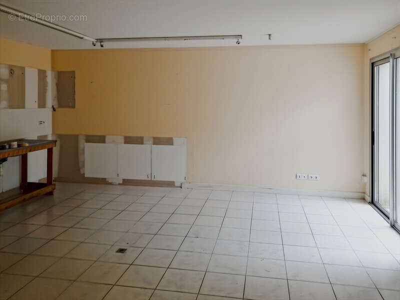 Commerce à BESSINES