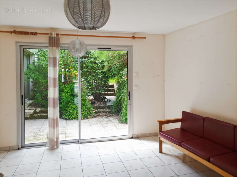 Commerce à BESSINES