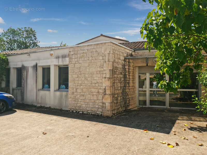 Commerce à BESSINES