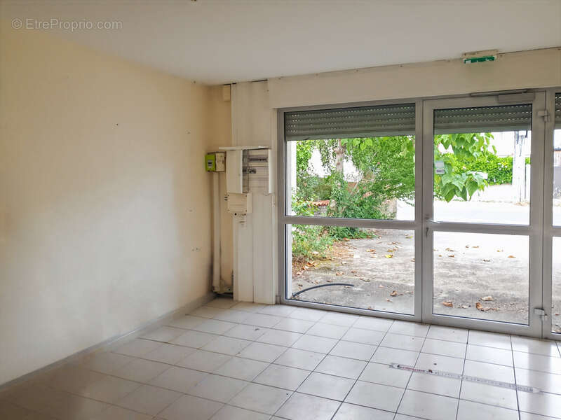 Commerce à BESSINES