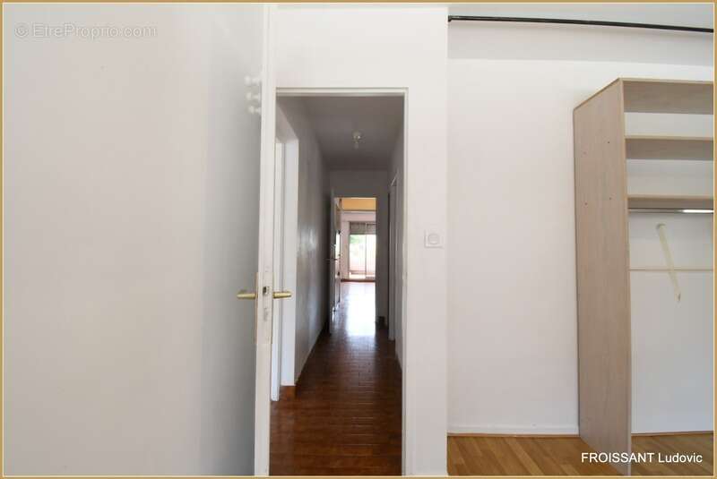 Appartement à BAGNOLS-SUR-CEZE