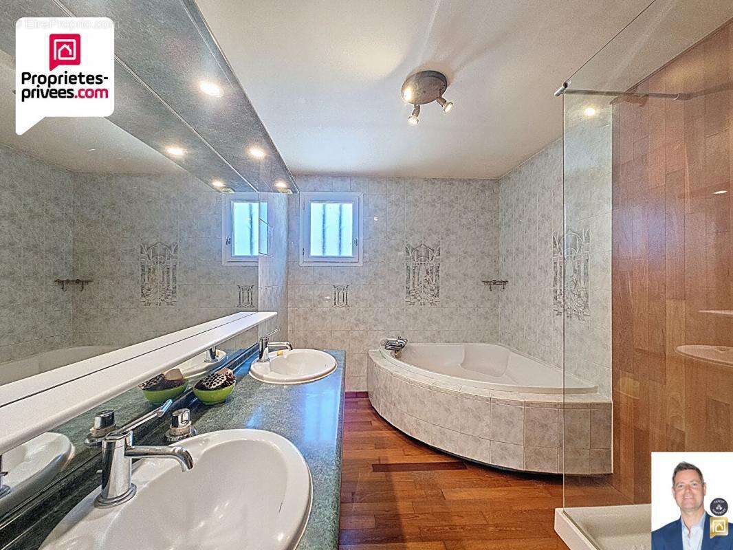 Maison à SAINT-CEZAIRE-SUR-SIAGNE